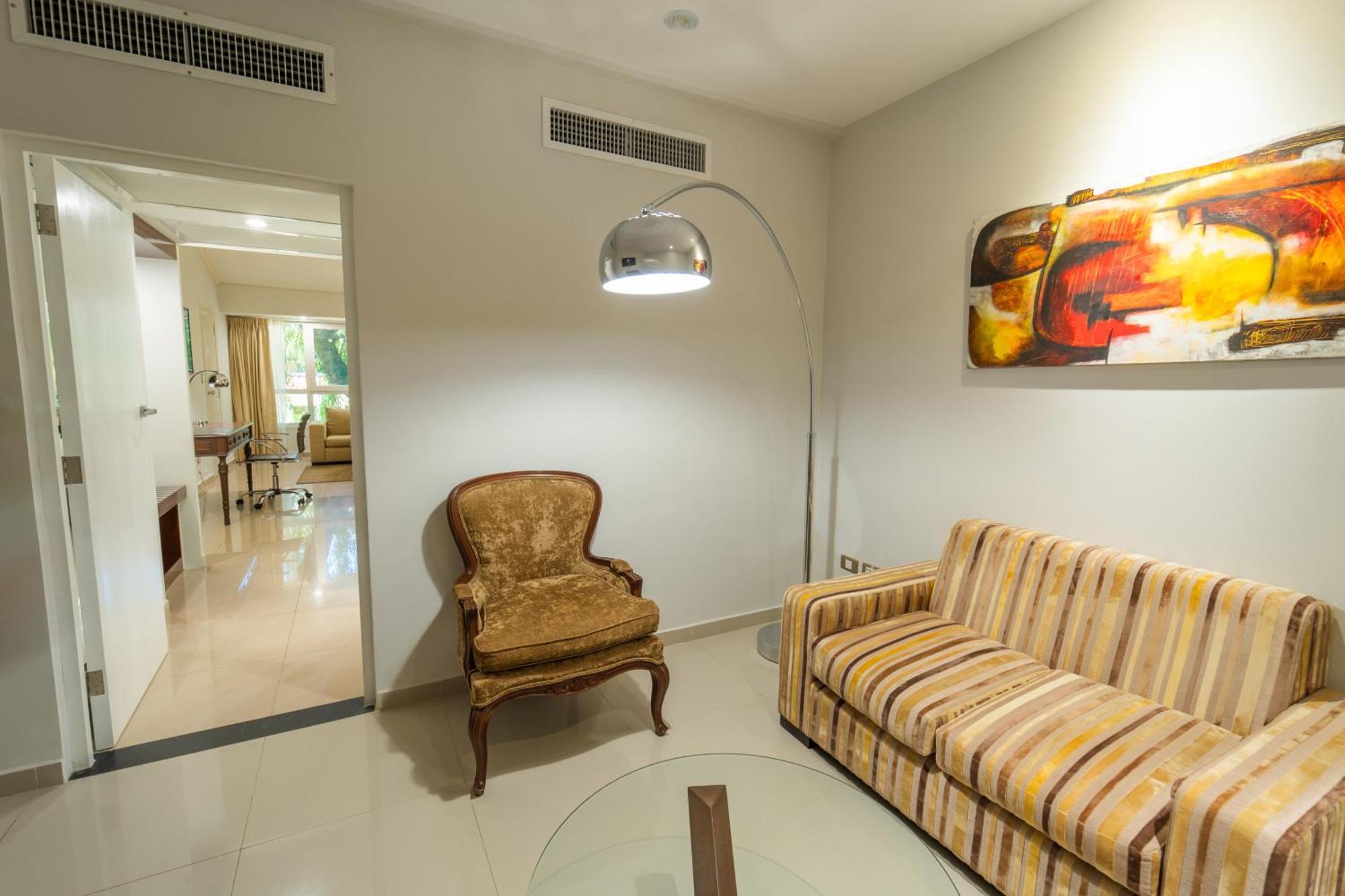 Suíte Júnior com Cama King-size e Acesso à Área VIP